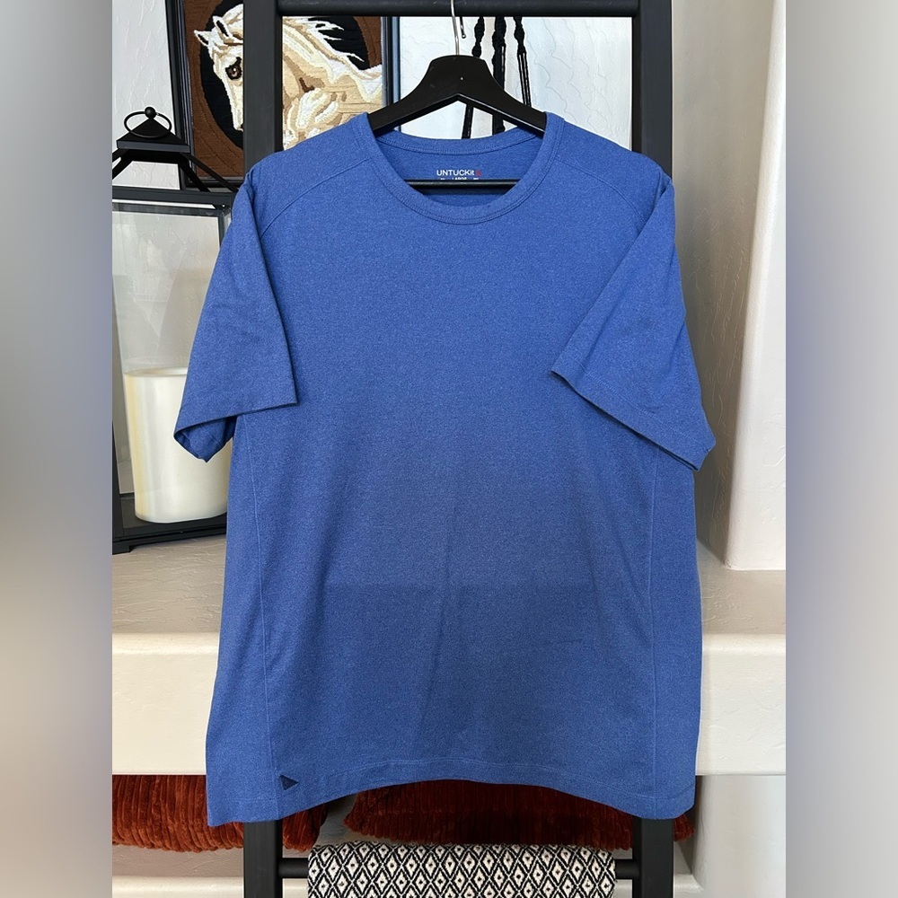 UNTUCKit Men's Short Sleeve Tee in Blue Large